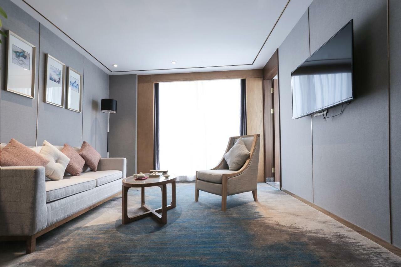Venus Royal Hotel Foshan Kuiqi Road Metro Station Экстерьер фото