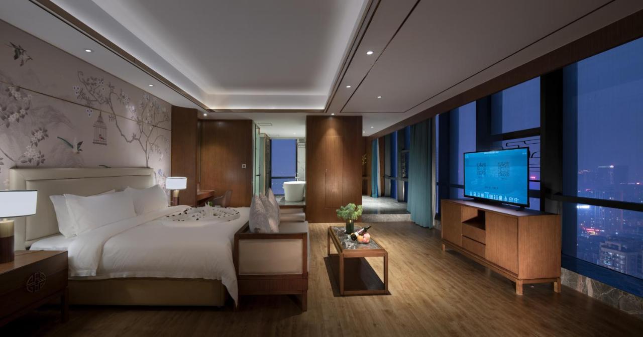 Venus Royal Hotel Foshan Kuiqi Road Metro Station Экстерьер фото